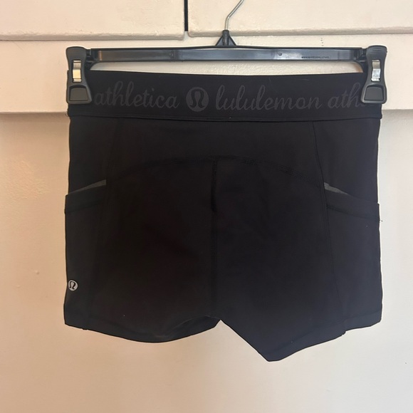 Lululemon Athletica Black Mid-Rise Pocket Shorts – Size S - Picture 2 of 9